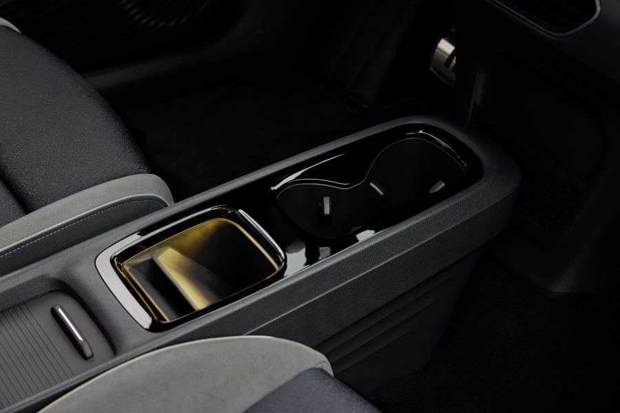 Детали интерьера Volkswagen ID.3 Pro S 2020 года  (WW) (фото 12 из 19)
